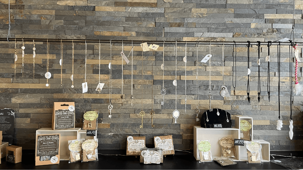 Schmuck, Angie Buran's Mind & Magic