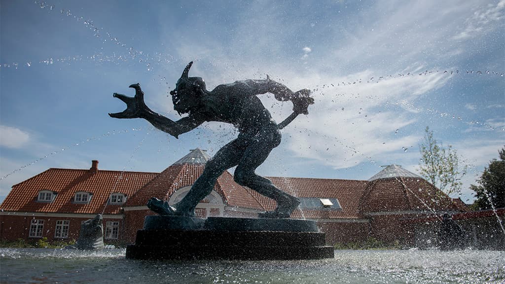 A troll scenting a Christian - Vejen Art Museum