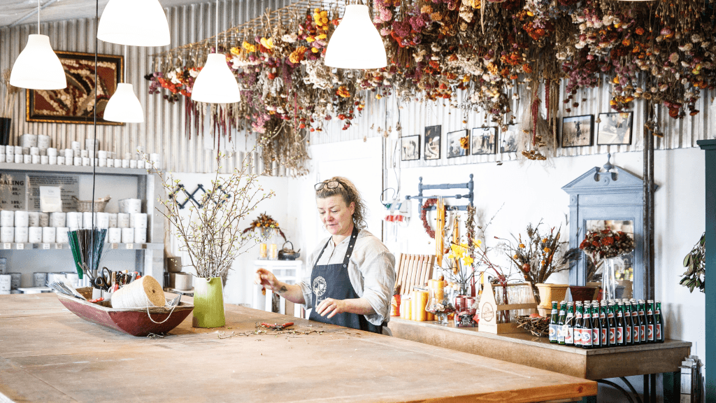Florist im Blumenwerkstatt bei Tinnetgaard.
