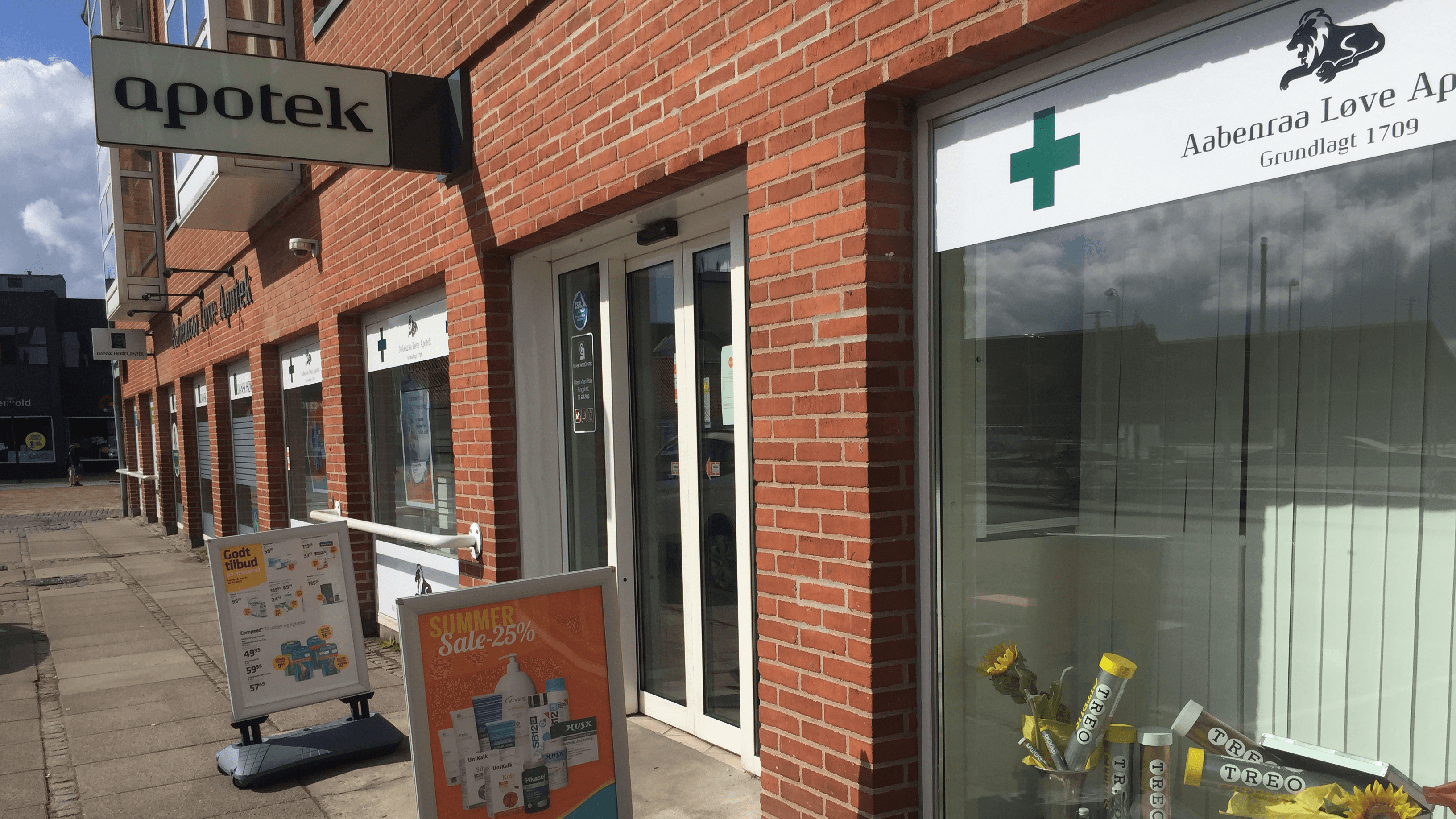 Løve Apotek (Pharmacy)